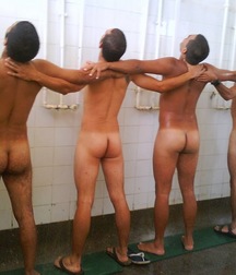 showering with friends 59b6e5f14ea5a.jpg