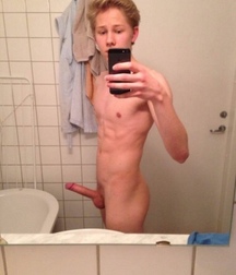 photographing my erection 59b6e68050b26.jpg
