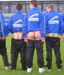 guys who see their ass (playing and joking) 59ba61f0c63aa.jpg