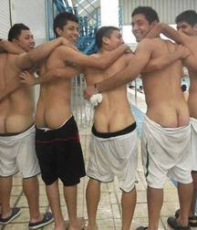 guys who see their ass (playing and joking) 59ba61fd69a1c.jpg