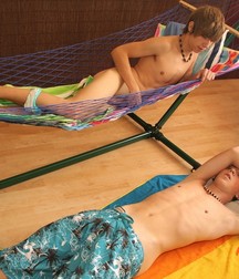 guys lying on the hammock 59bd44a2636c0.jpg