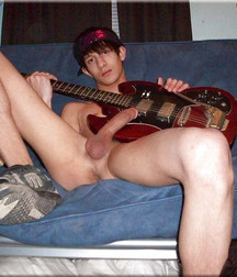 I like playing the guitar 59c5df1cb8926.jpg