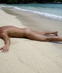guys on the sand of the sea 59d25f55dda37.jpg