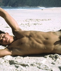 guys on the sand of the sea 59d25f59c9034.jpg