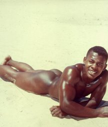 guys on the sand of the sea 59d25f8bef2e7.jpg