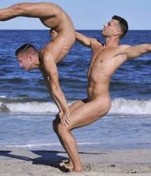 Boys keep difficult positions 59d3abbd4d9cf.jpg
