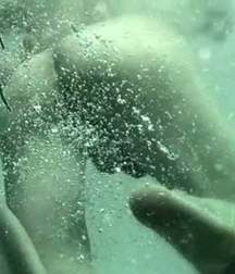 swim underwater bare 59d3ad402faf0.jpg