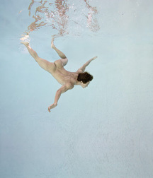 swim underwater bare 59d3ad49329e2.jpg