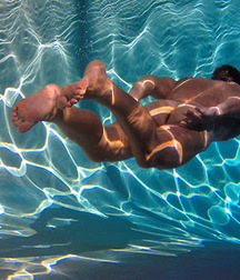 swim underwater bare 59d3ad5cec6cb.jpg