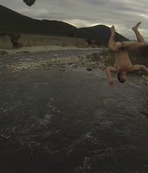 boys drift naked into the water 59d8e1403f93f.jpg