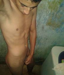 I'm shy, I do not see my penis 59de72f36b016.jpg