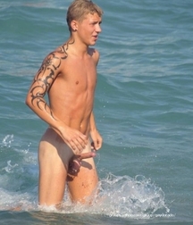 boys in the water 59e3d5b4352c0.jpg