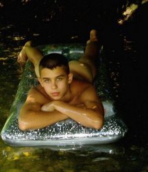 on the inflatable cot 59e50ee4adb07.jpg