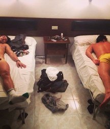 it's nice to sleep with a friend 59f7a7fb96983.jpg