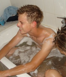 the very gay bathtub 59f8abec08de3.jpg