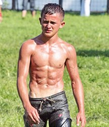 Turkish wrestlers 59fb928079d53.jpg