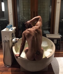 boys immersed in the bathtub 59ff52a9786da.jpg