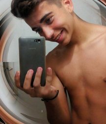 selfies no nude 5a01e141602a6.jpg