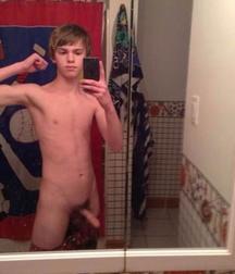 guys take pictures (naked) 5a01e206de63a.jpg