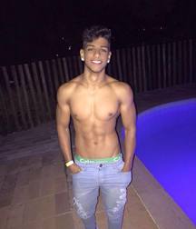 beautiful guys 5a060e10050b8.jpg