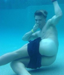underwater guys 5a16fa4bb4224.jpg