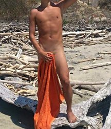 cover with the towel 5a185492dc9ba.jpg