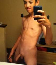 I take a picture ( selfies) 5a1c778e3e762.jpg