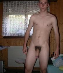 boys at home 5a21ec9822d3f.jpg