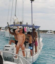 crazy, funny and naked 5a2aa123226be.jpg