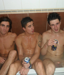 relax in the bathtub 5a33f77cd1f82.jpg