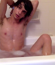 relax in the bathtub 5a33f78350bcc.jpg