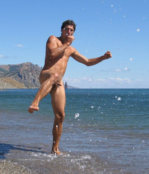 on the beach alone and naked 5a3b61123e12b.jpg