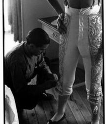 bull and bullfighter 5a3bb37af221a.jpg