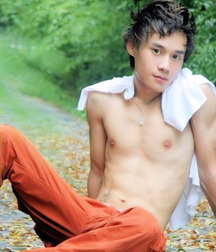 only handsome boys 5a3bb40575271.jpg