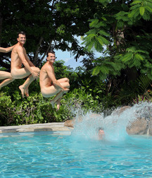 guys dive into the water without shame 5a3e37e211fe5.jpg
