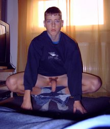 crouched and naked 5a3f61de75c4a.jpg