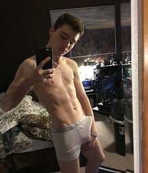 in front of the mirror 5a409bbeb2fd0.jpg