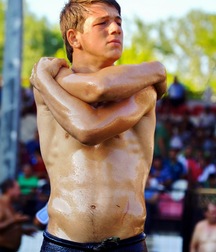 young Turkish wrestlers 5a42b19c07e46.jpg