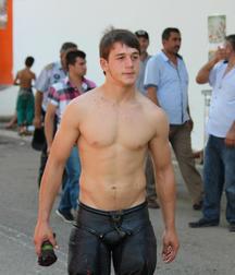young Turkish wrestlers 5a42b1b7f3d93.jpg