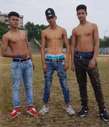 friends Straight Boys fun 5a50880007fd2.jpg