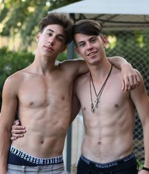 friends Straight Boys fun 5a50880555aa2.jpg