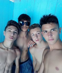 friends Straight Boys fun 5a50880a3d09c.jpg