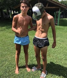 friends Straight Boys fun 5a508811ba37e.jpg