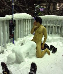 naked in the snow 5a5395bc96892.jpeg