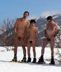 naked in the snow 5a5395be3d416.jpg