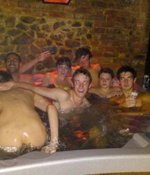 guys having fun with each other 5a5b12867acfc.jpg