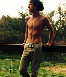 very cute boys 5a644fc94bc0f.jpg