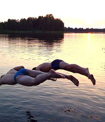 two friends 5a679b19ed9d2.jpg