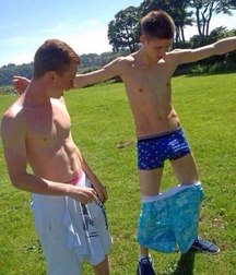 two friends 5a679b2917ca4.jpg