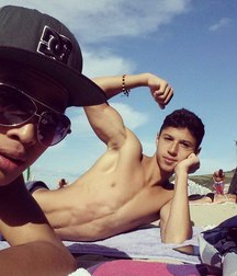 two friends 5a679b36ecbb3.jpg
